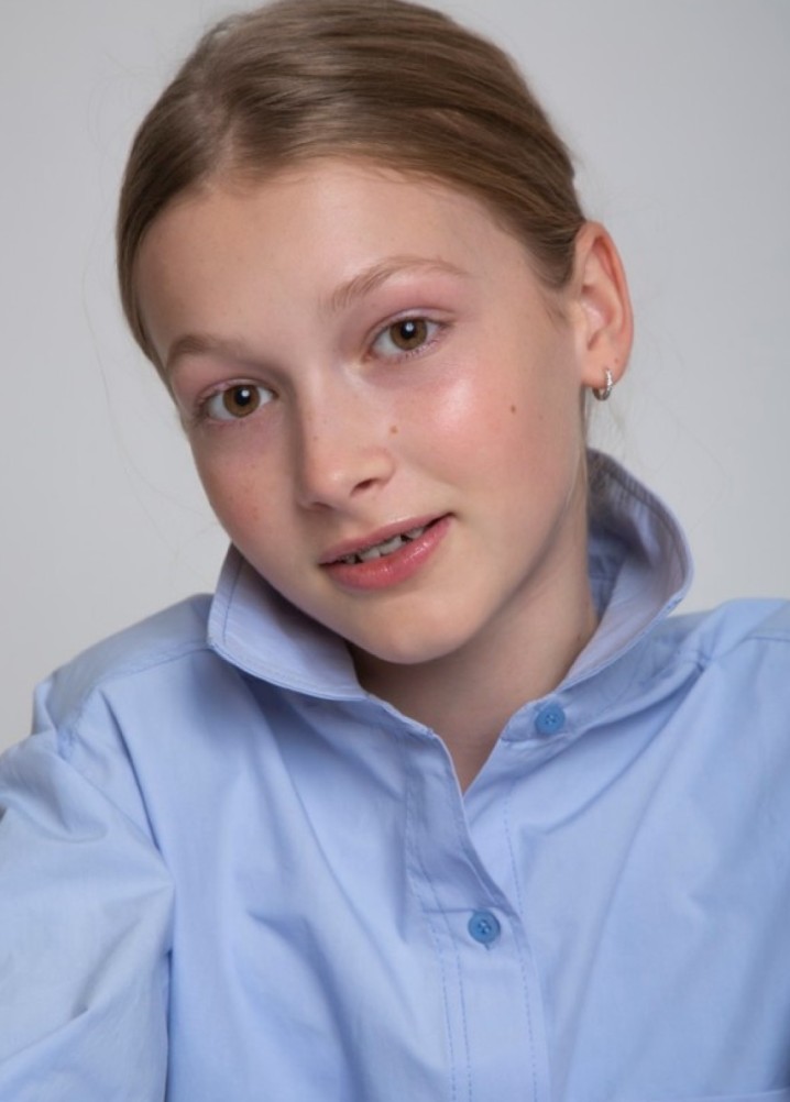 bella winfield - junior