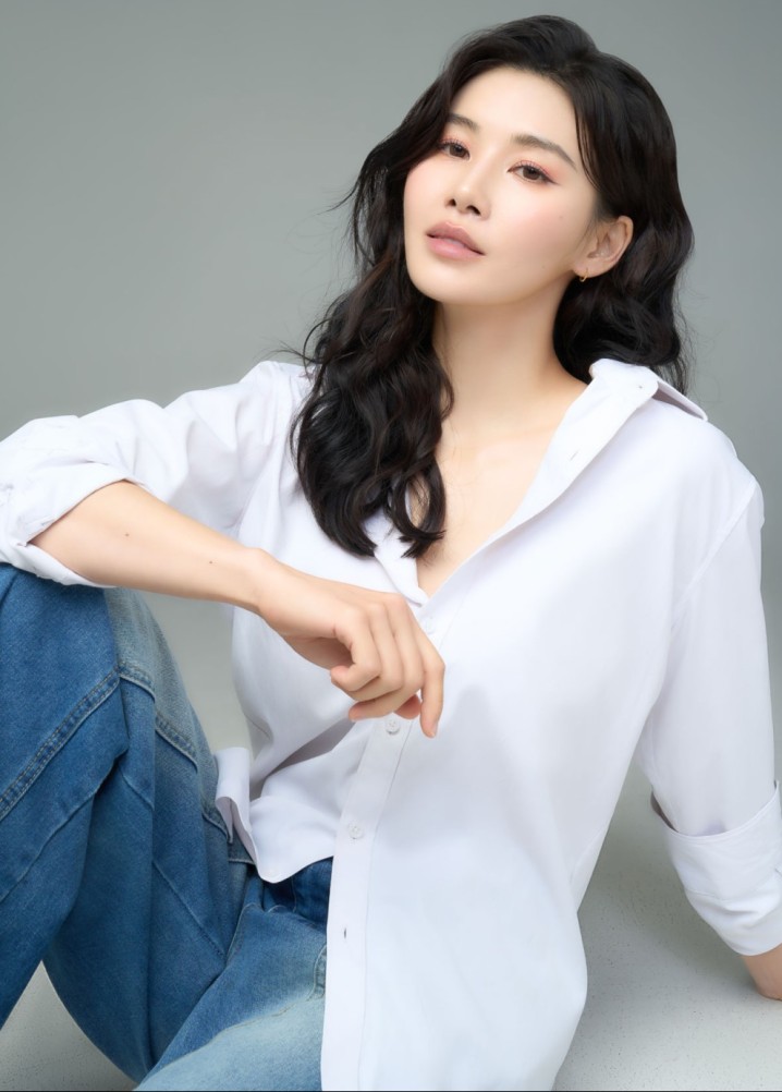 nicole lim - petite