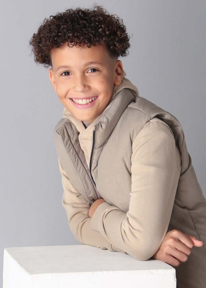 xari burton - profile