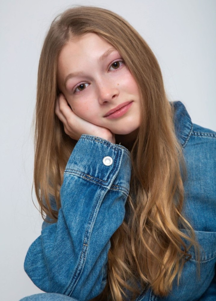 bella winfield - junior