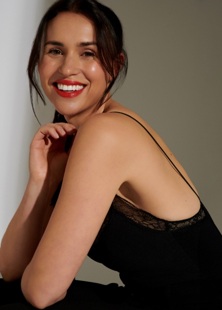 fiona merry mew - model