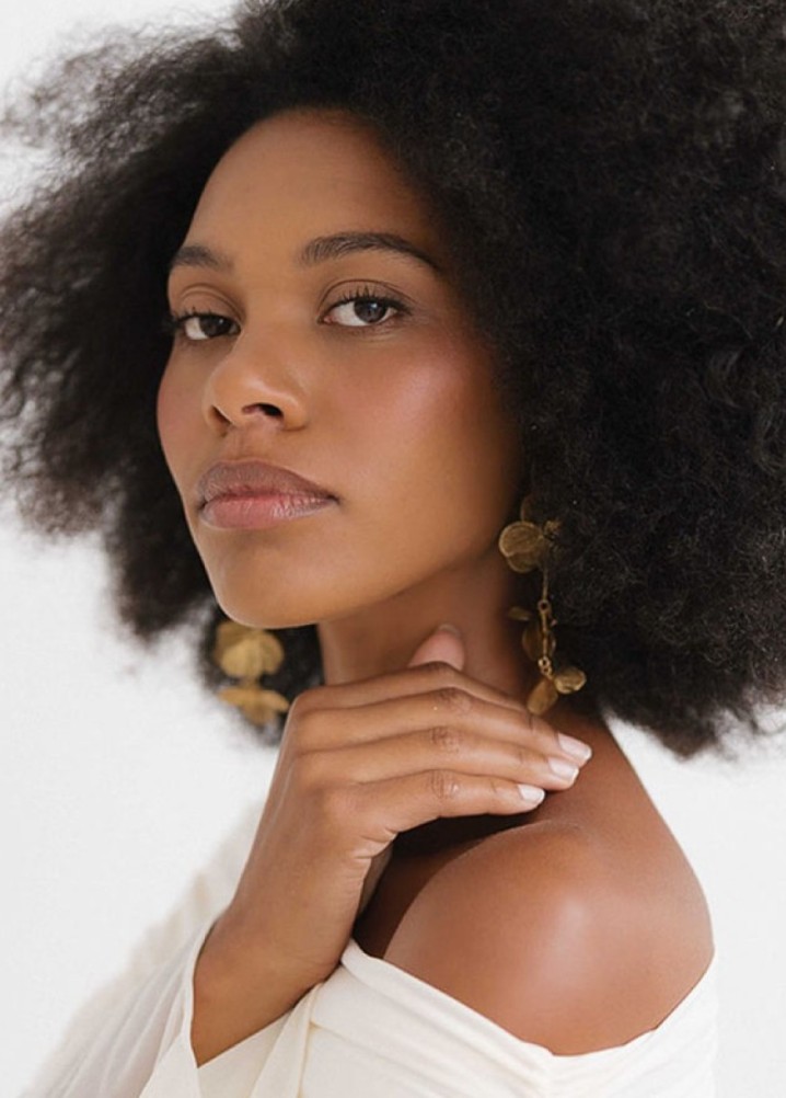 bella sontez - profile
