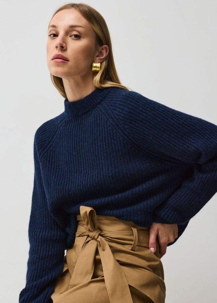 lizzie court - hair stylist