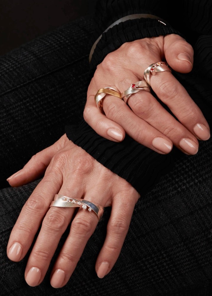 juliana formicola - hands
