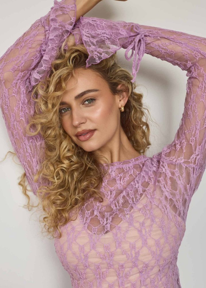 izzy stickland - model