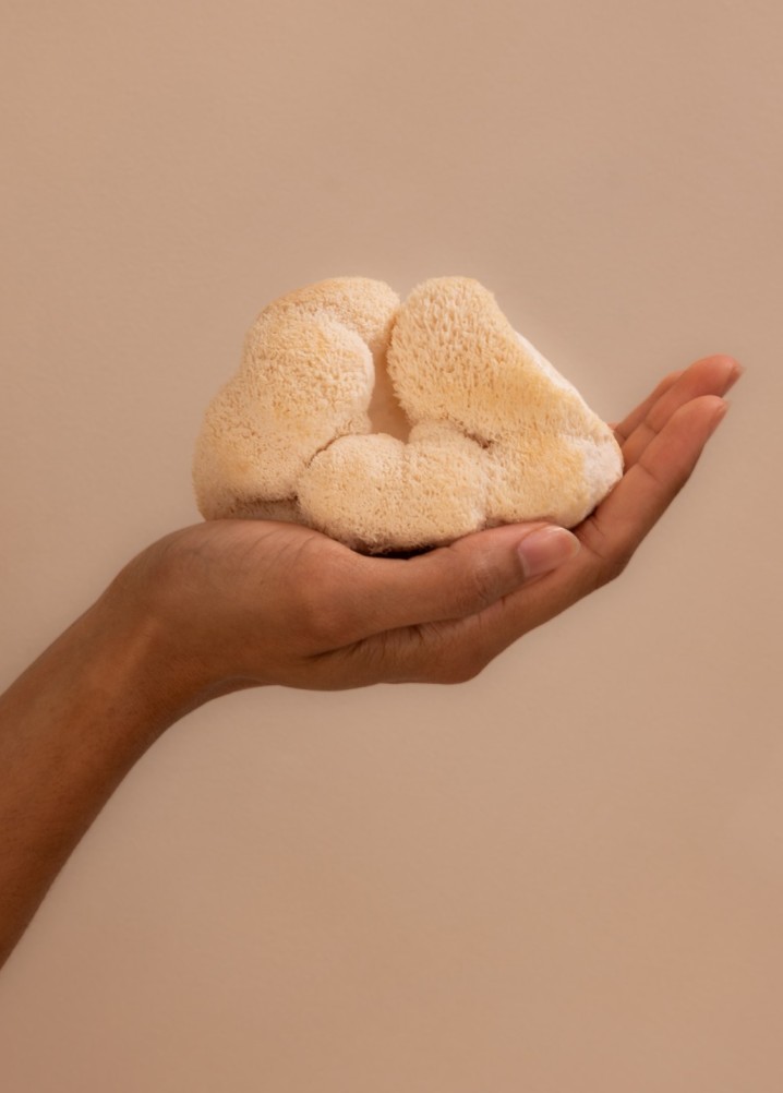 sarah-maëva cialec - hands
