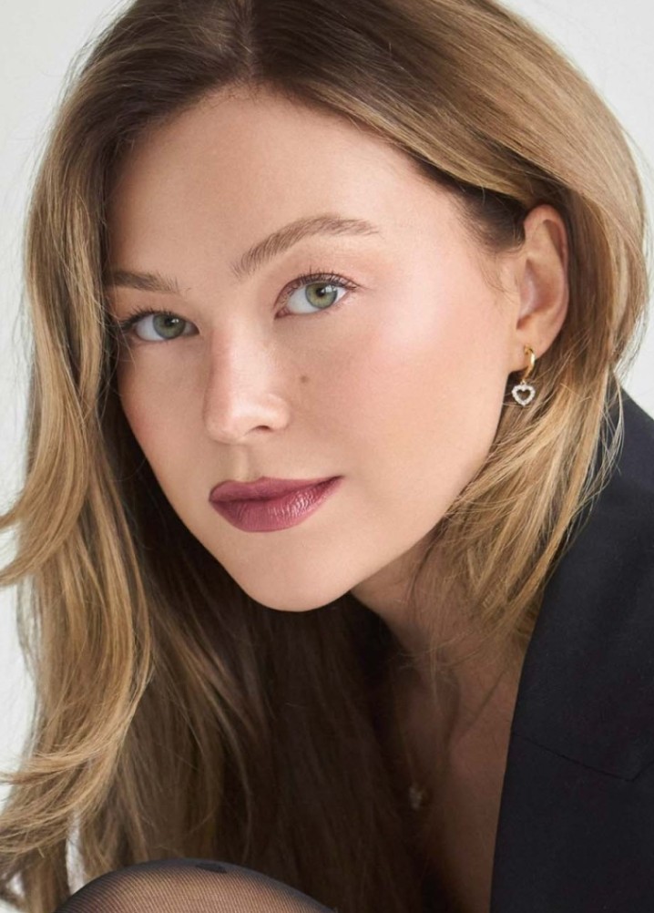 hollie hobin - model