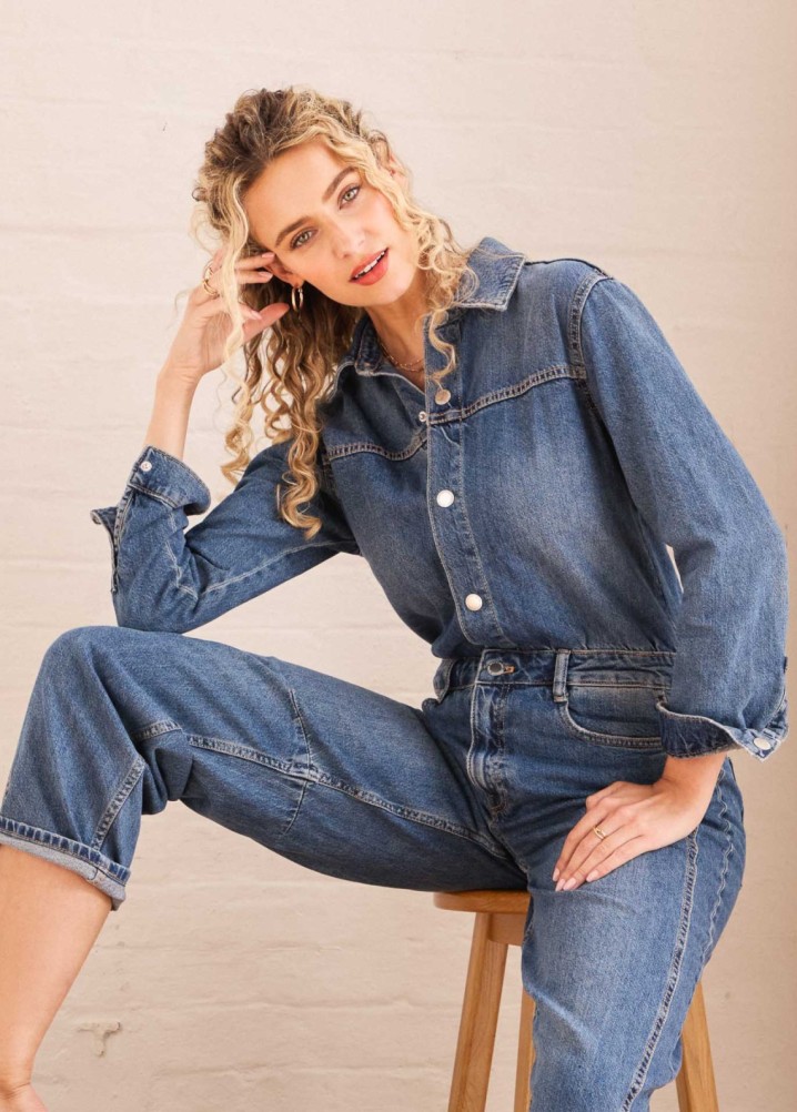 izzy stickland - model