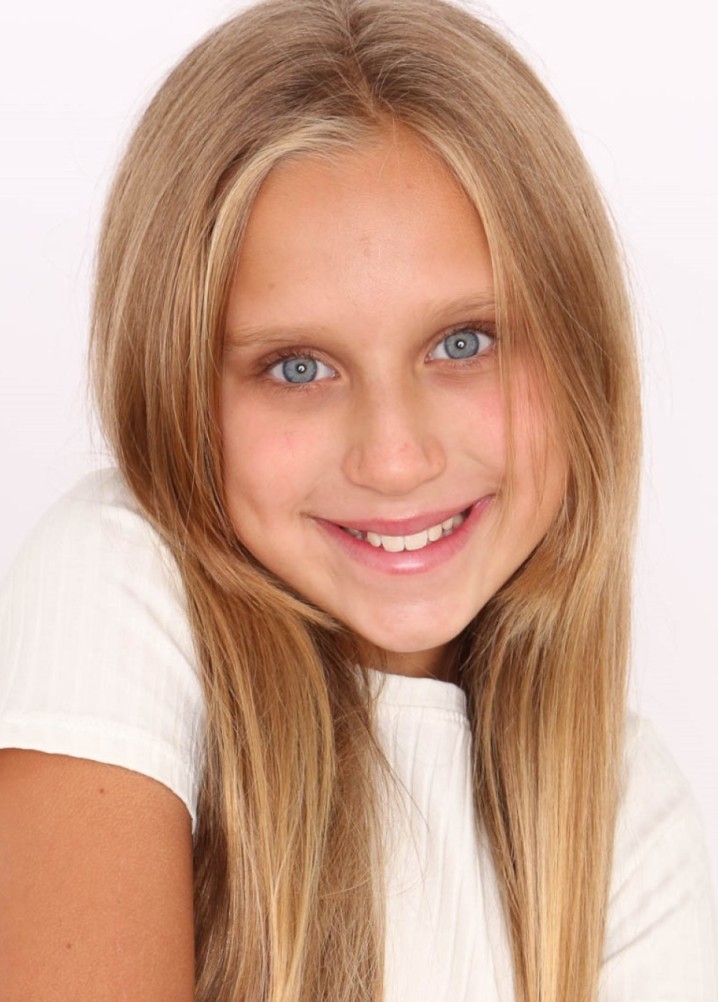 ava-lily lowrie - profile