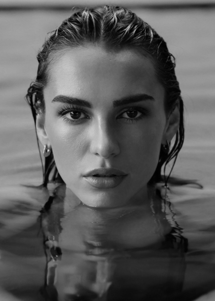 daisy oliphant - model