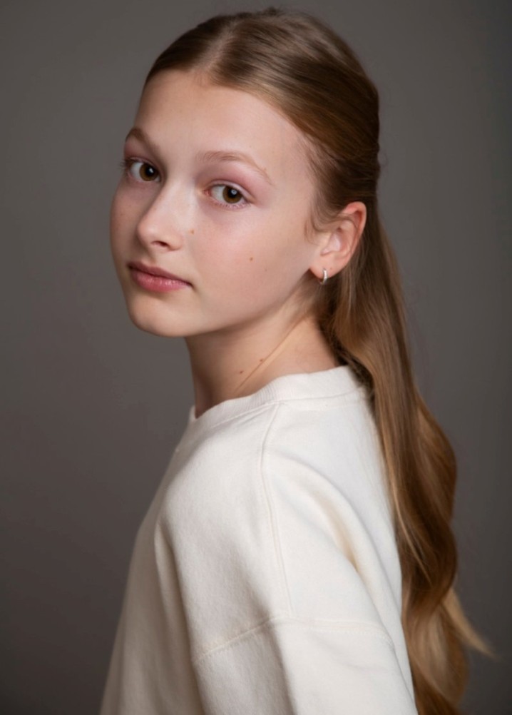 bella winfield - junior