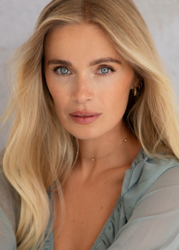 danielle wells - profile