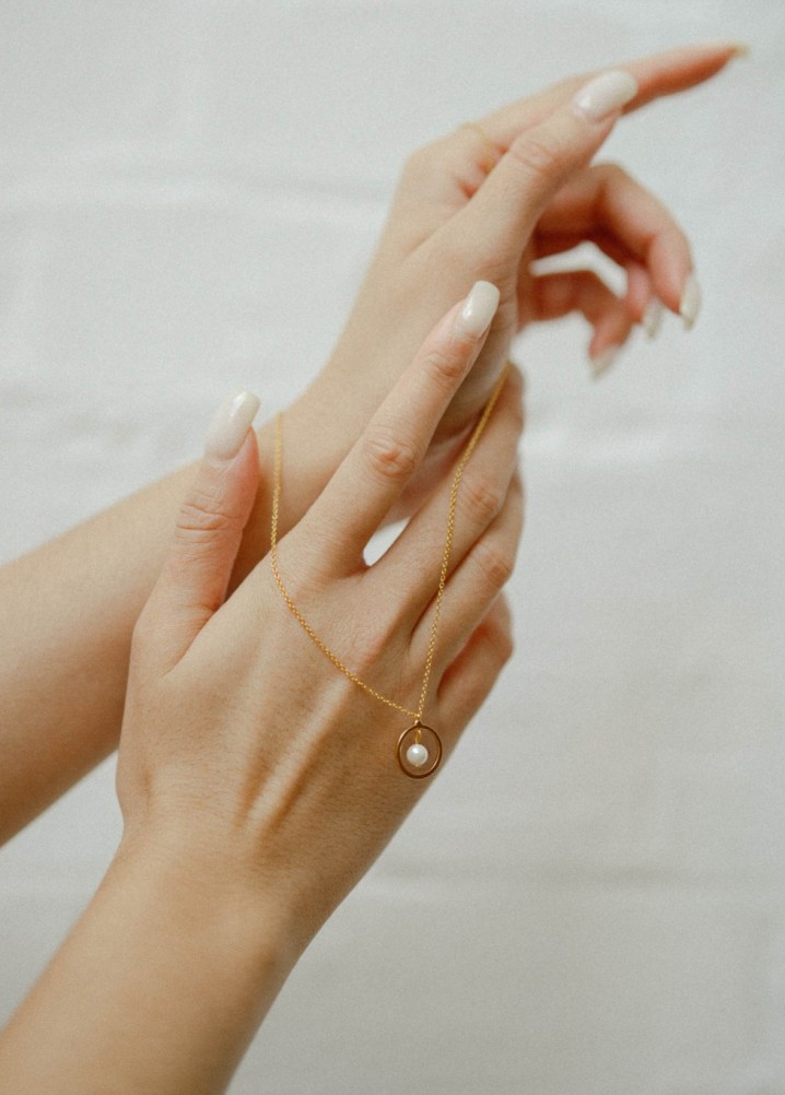 yasmin van-smith - hands