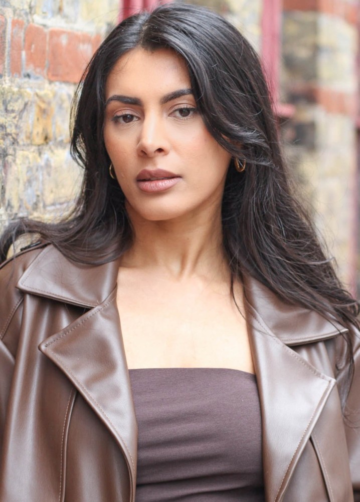 amna saleem-walters - model
