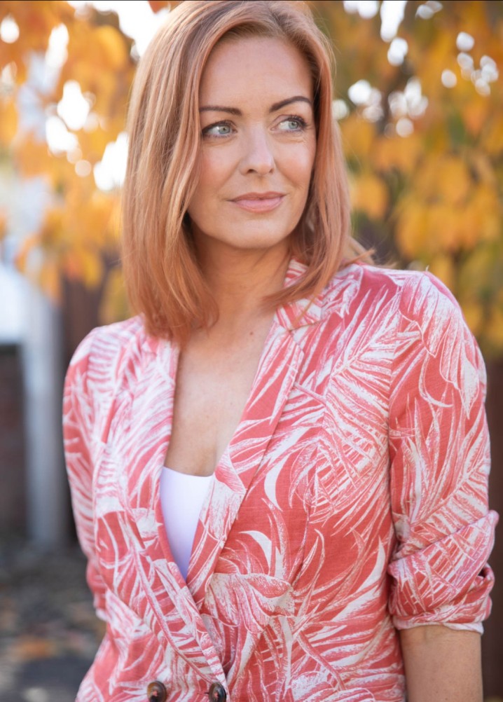 daniela isherwood - actor