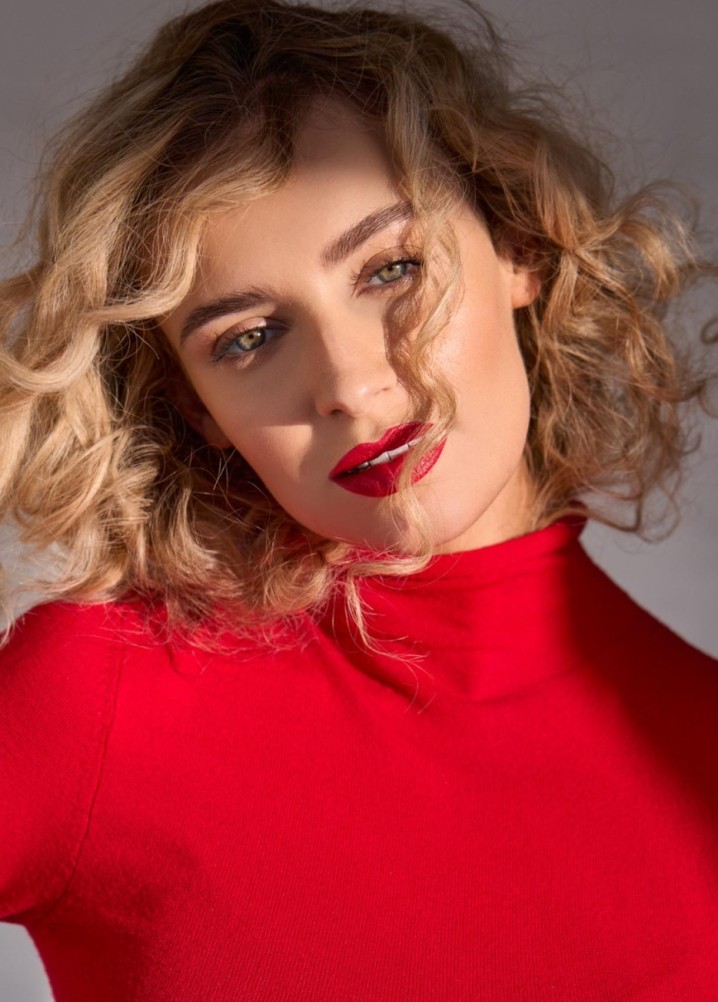 izzy stickland - model