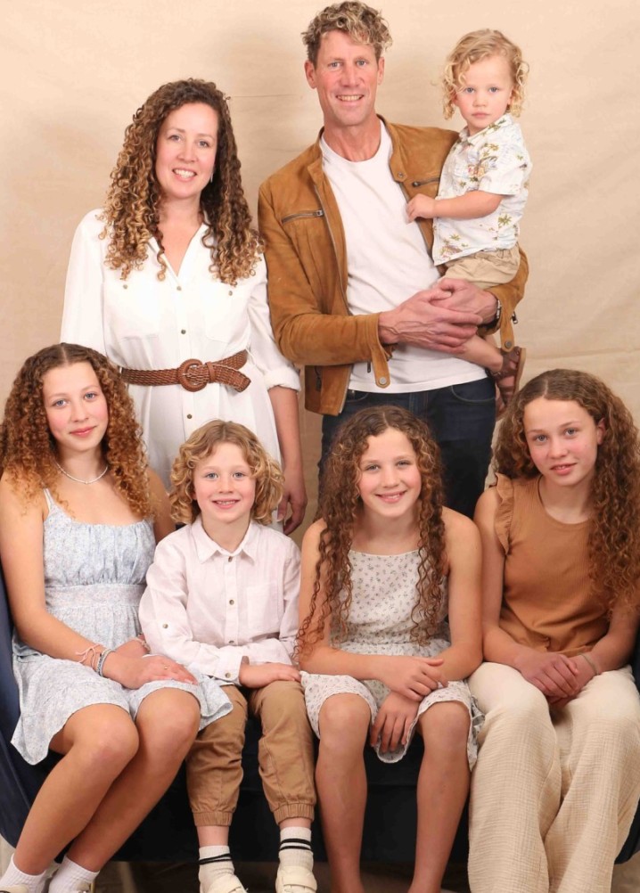 howell family - profile