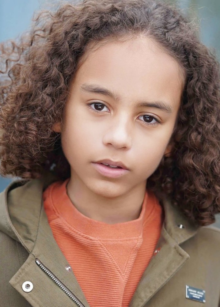 henry thomas - profile