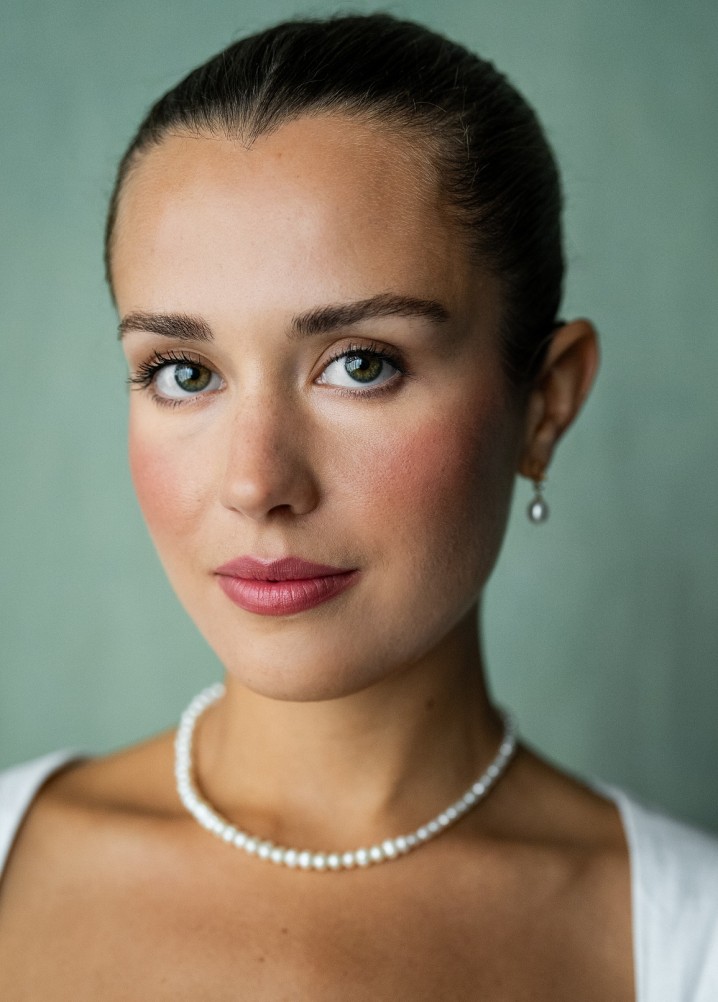 caroline anna-wilde - actor