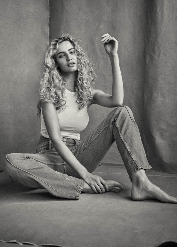 izzy stickland - model